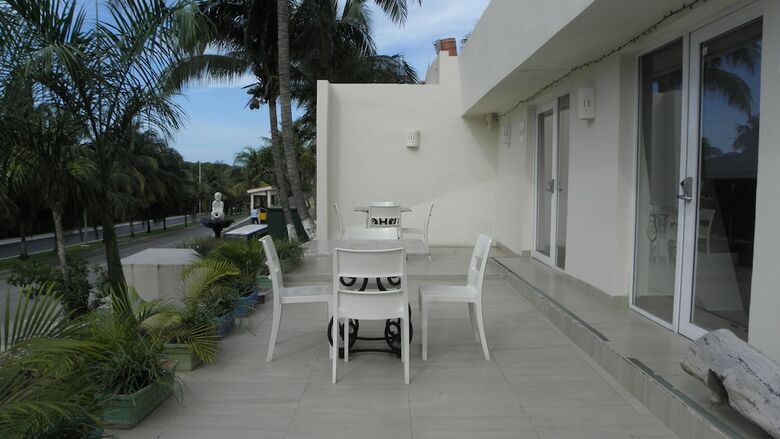 Apartamentos Brisas 10 Beachside Suites