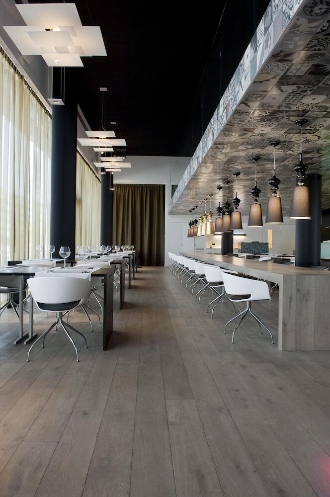 Carbon Hotel - Different Hotels