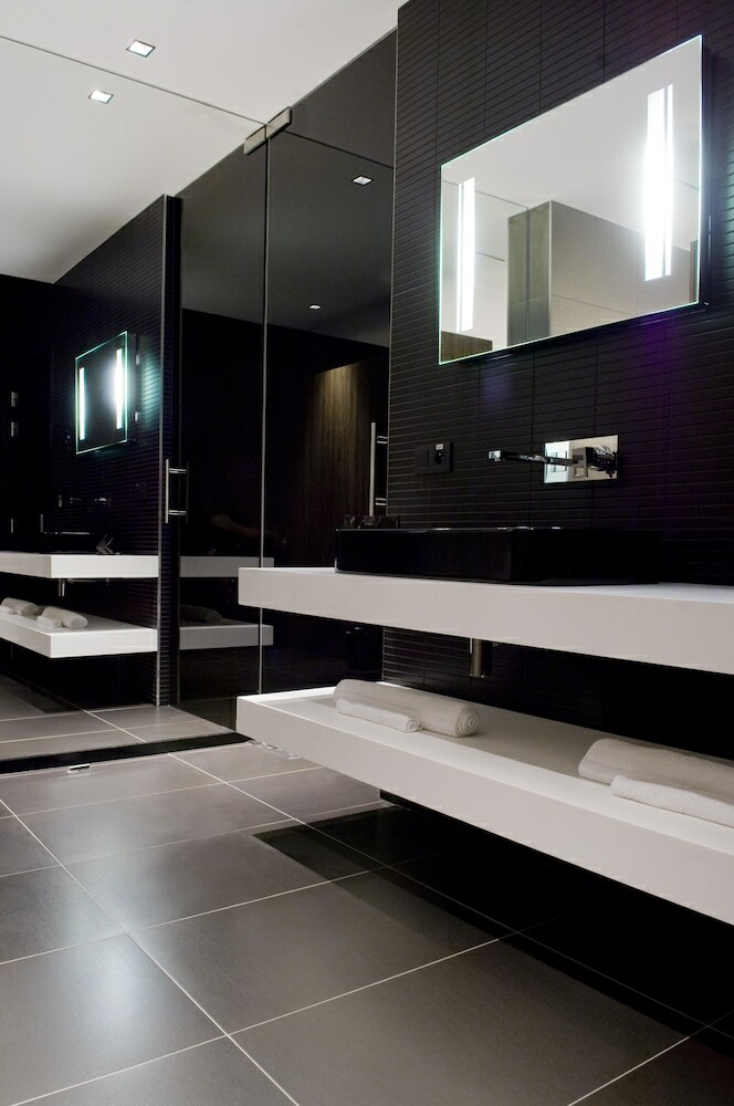 Carbon Hotel - Different Hotels