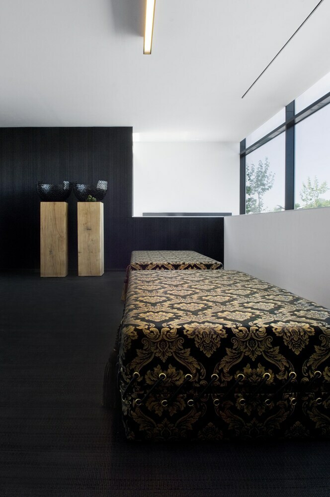 Carbon Hotel - Different Hotels
