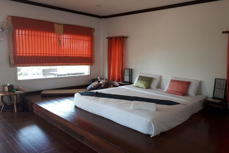 Hotel Keawanongburi Resort