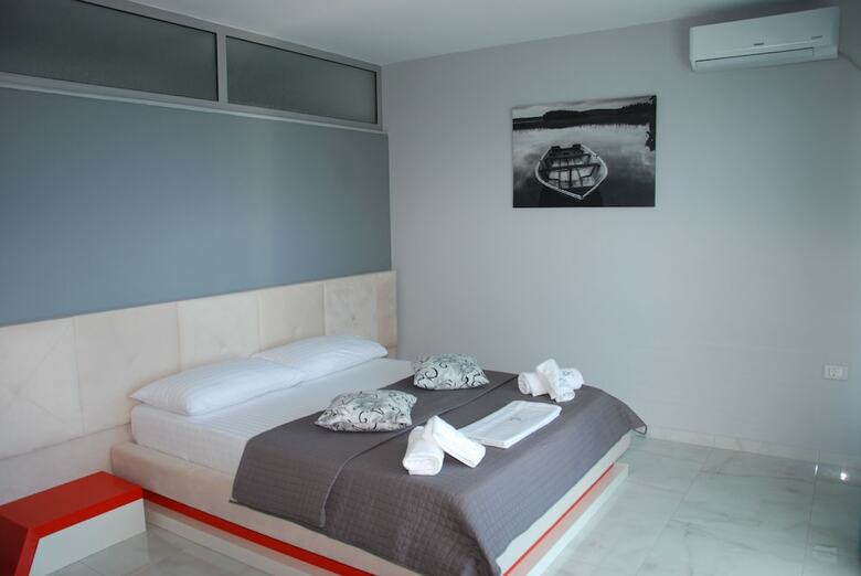 Hotel Oceanic Overview Suites