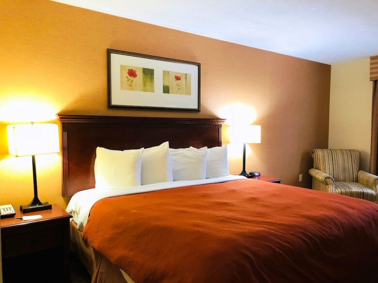 Hotel Queens County Inn & Suites