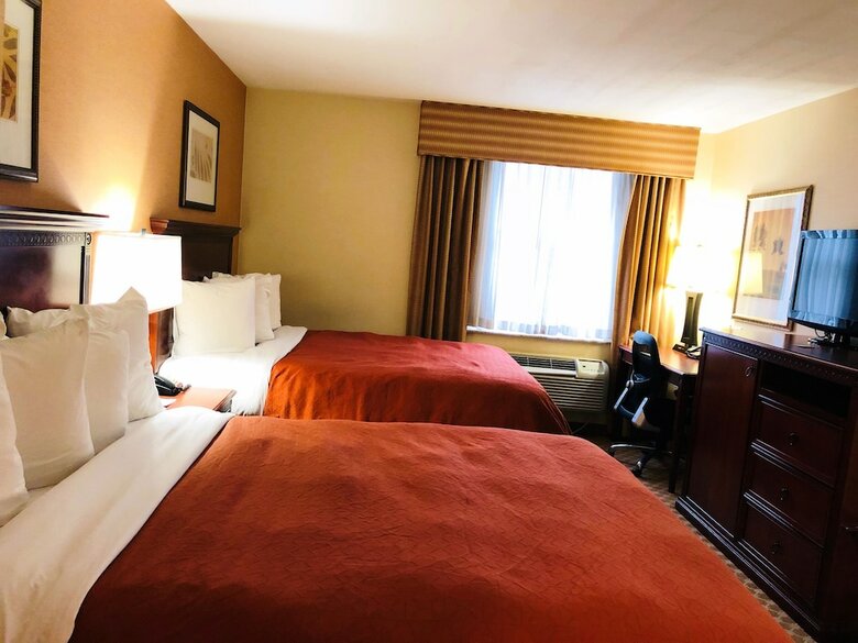 Hotel Queens County Inn & Suites