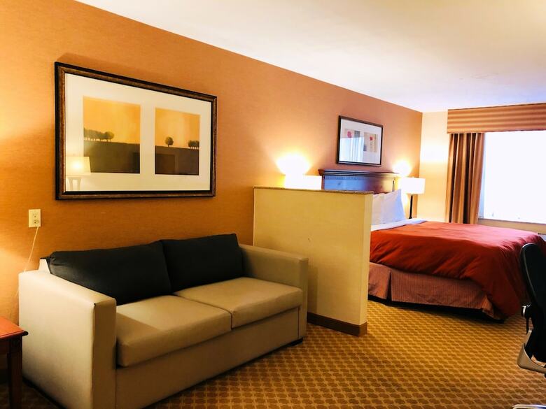 Hotel Queens County Inn & Suites