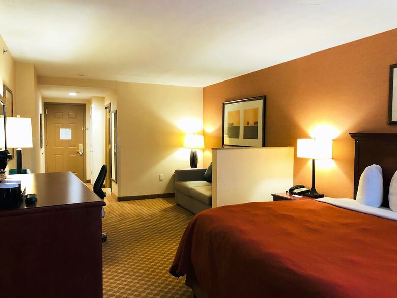 Hotel Queens County Inn & Suites