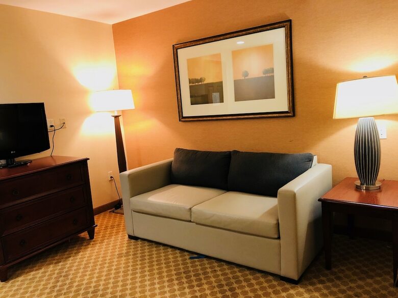 Hotel Queens County Inn & Suites