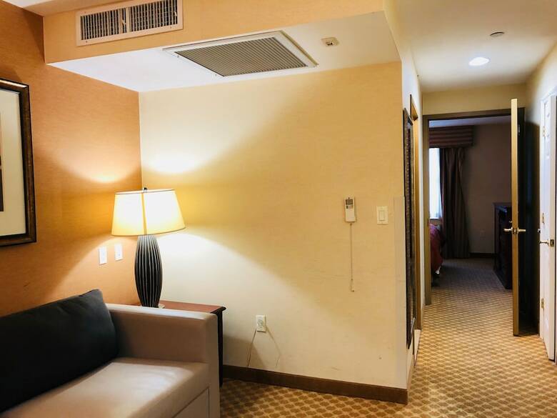 Hotel Queens County Inn & Suites