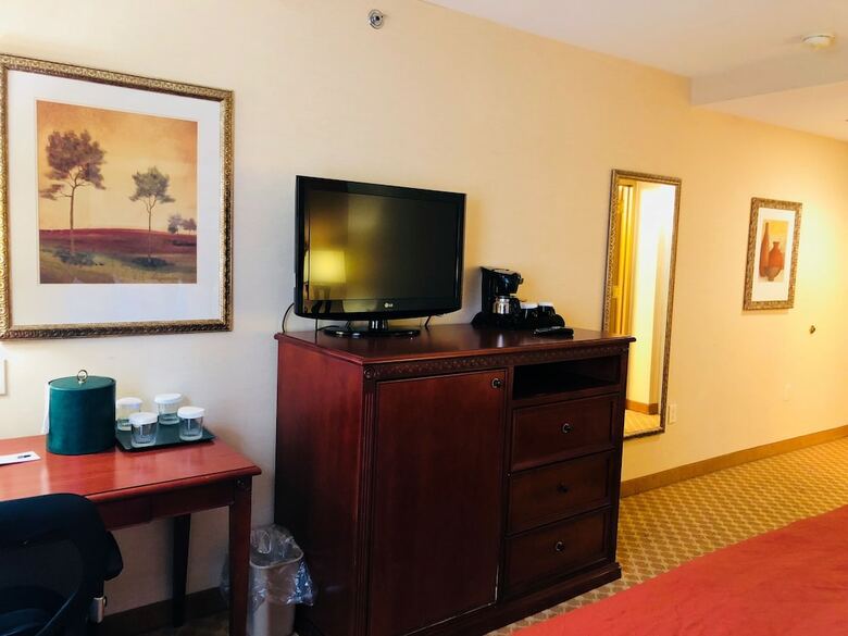Hotel Queens County Inn & Suites