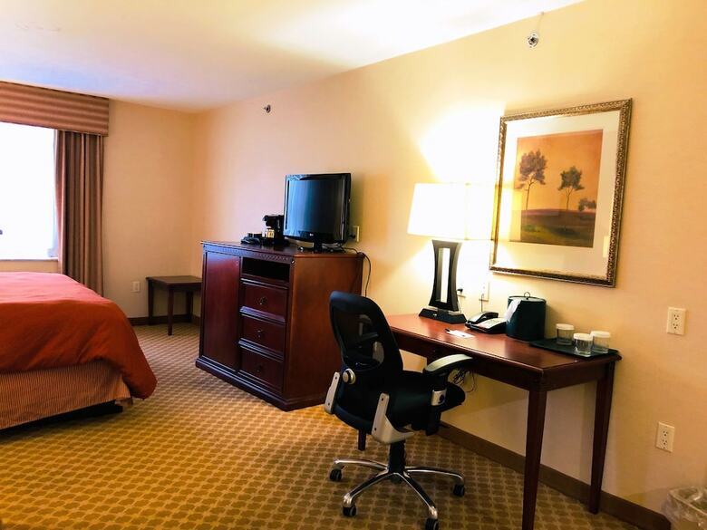 Hotel Queens County Inn & Suites