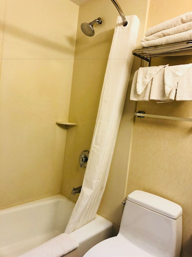 Hotel Queens County Inn & Suites