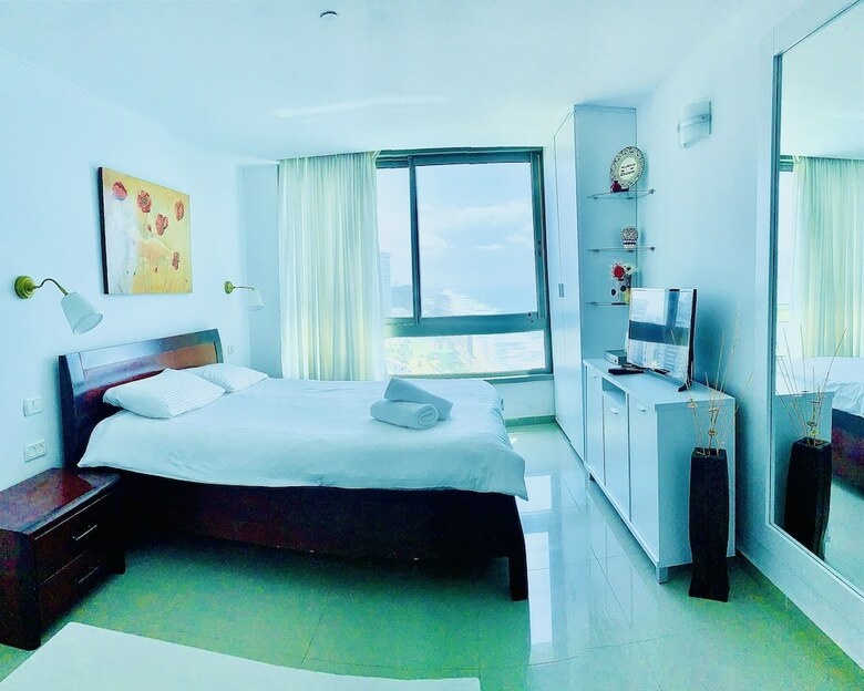 The Seasons King David Apartment