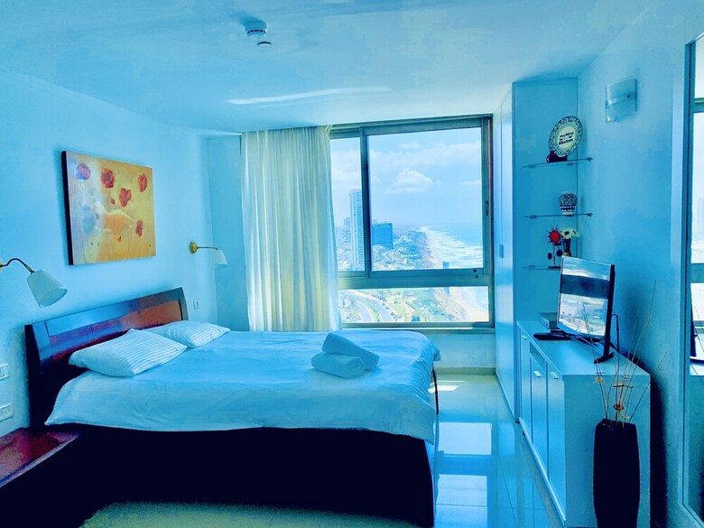 The Seasons King David Apartment