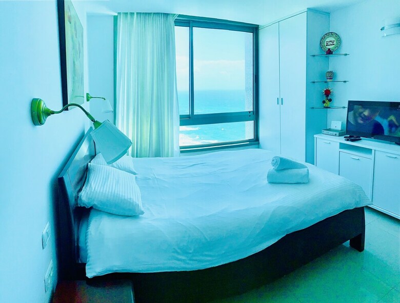 The Seasons King David Apartment