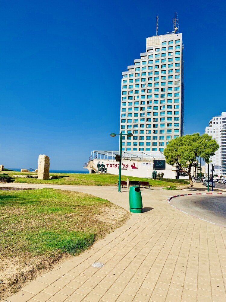 The Seasons King David Apartment