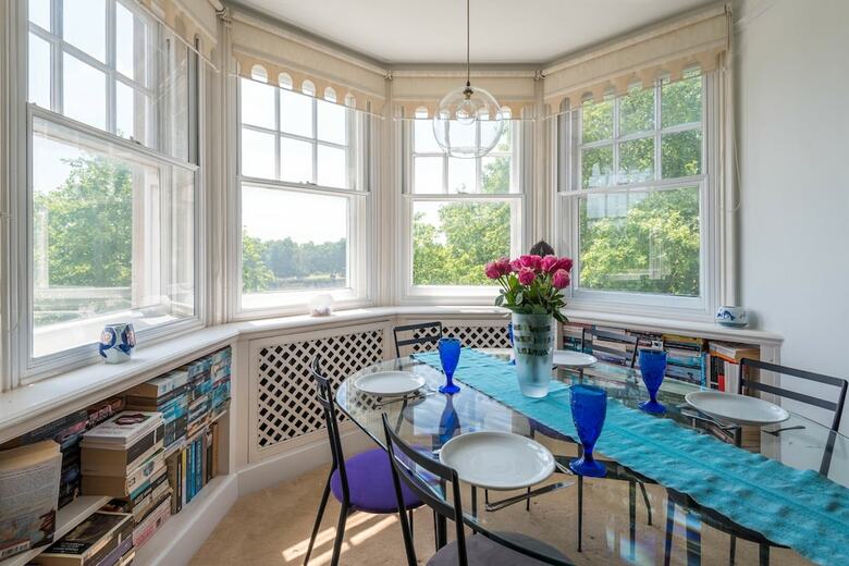Charming Chelsea Apartment Overlooking The Thames
