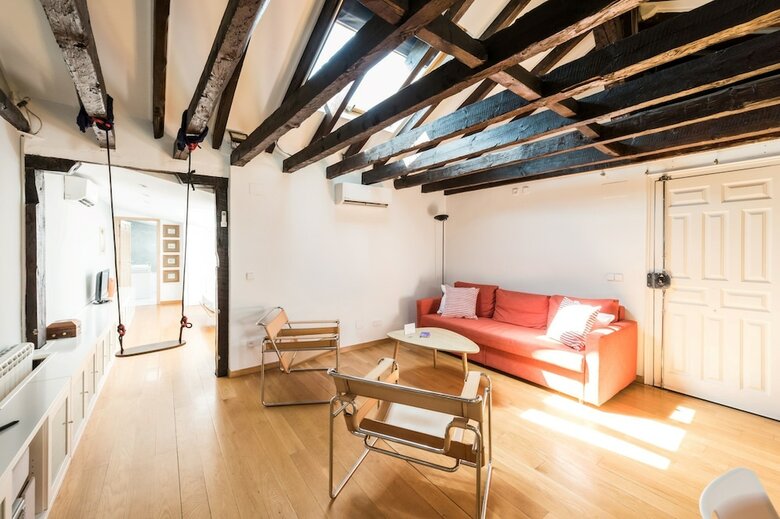 Apartamentos Malasa�a Teatro Barcel� City Center