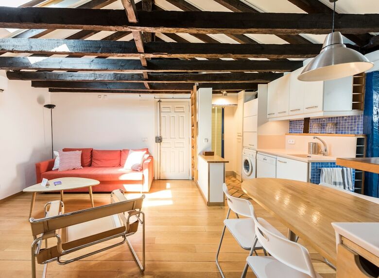Apartamentos Malasa�a Teatro Barcel� City Center