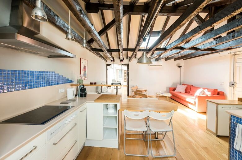 Apartamentos Malasa�a Teatro Barcel� City Center