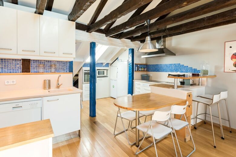 Apartamentos Malasa�a Teatro Barcel� City Center