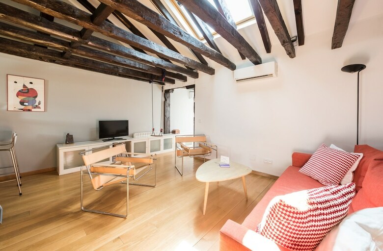 Apartamentos Malasa�a Teatro Barcel� City Center