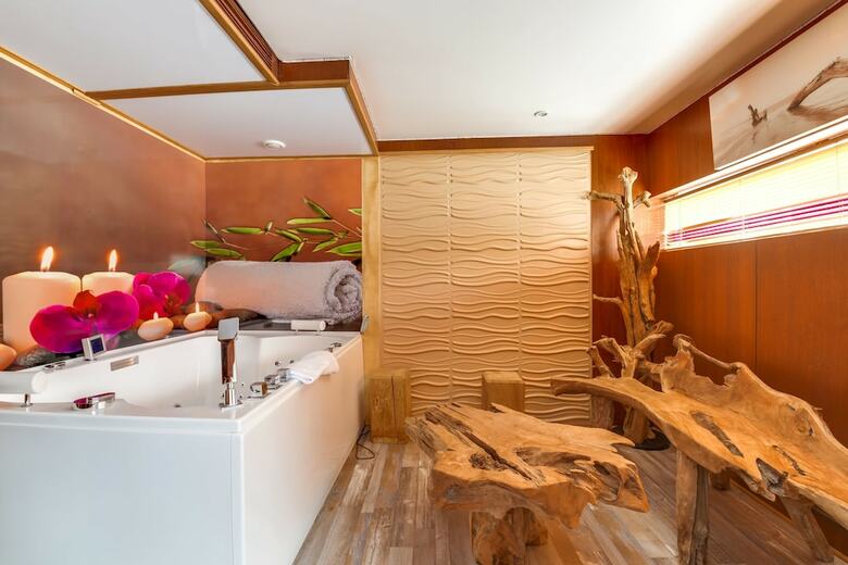 Vip Paris Yacht Hotel