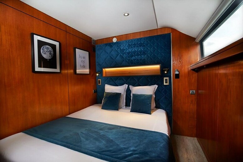 Vip Paris Yacht Hotel