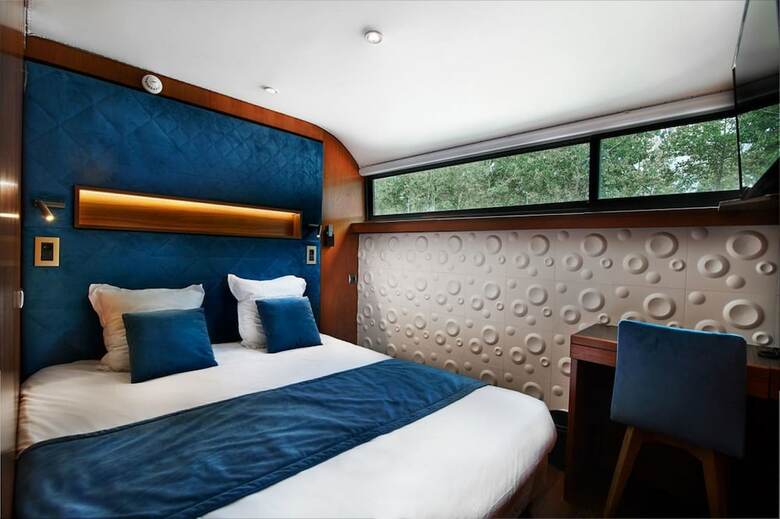Vip Paris Yacht Hotel