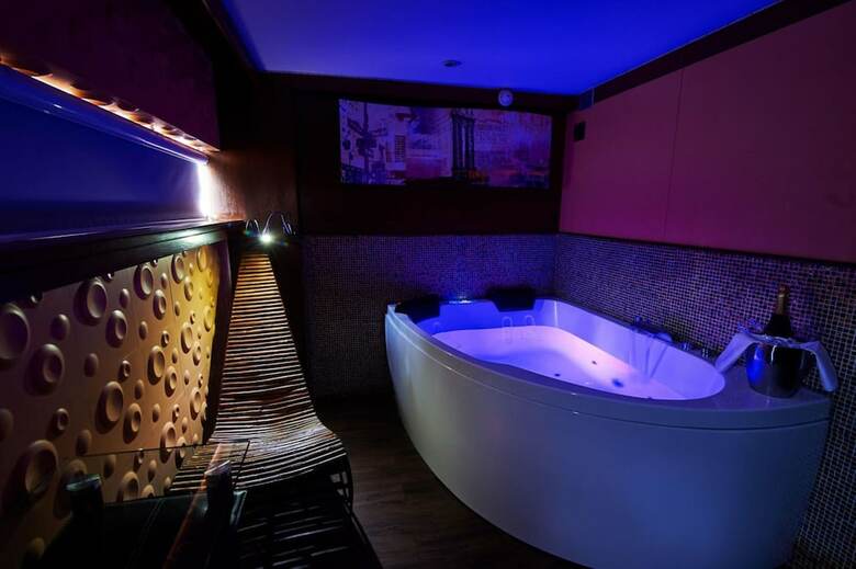 Vip Paris Yacht Hotel