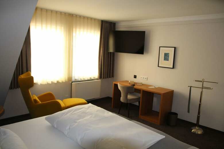 Hotel H�ll Am Main
