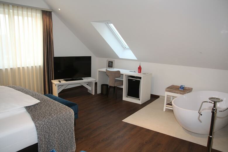 Hotel H�ll Am Main