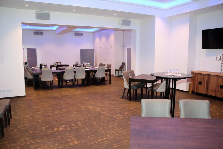 Hotel H�ll Am Main