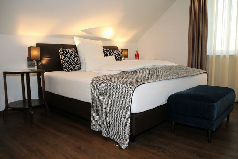 Hotel H�ll Am Main