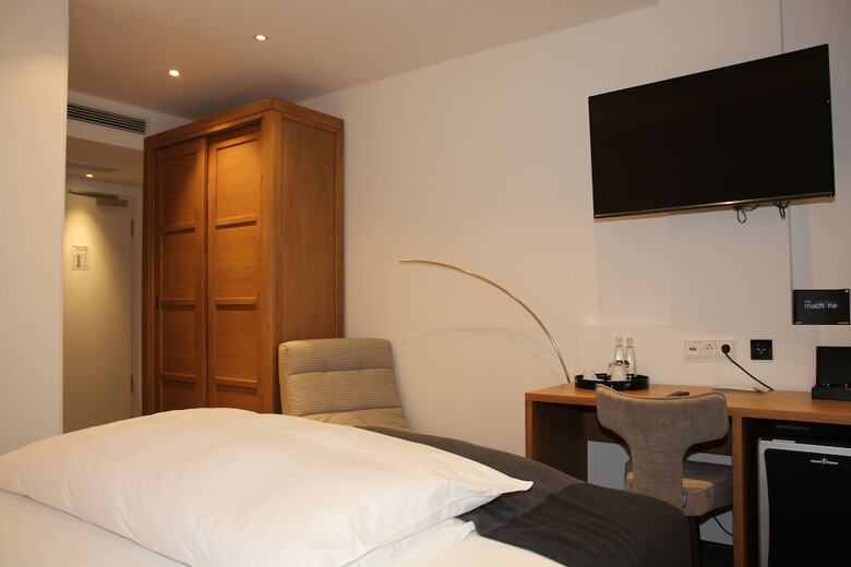 Hotel H�ll Am Main