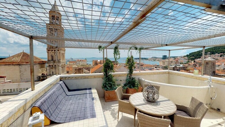Riva And Diocletian Apartments