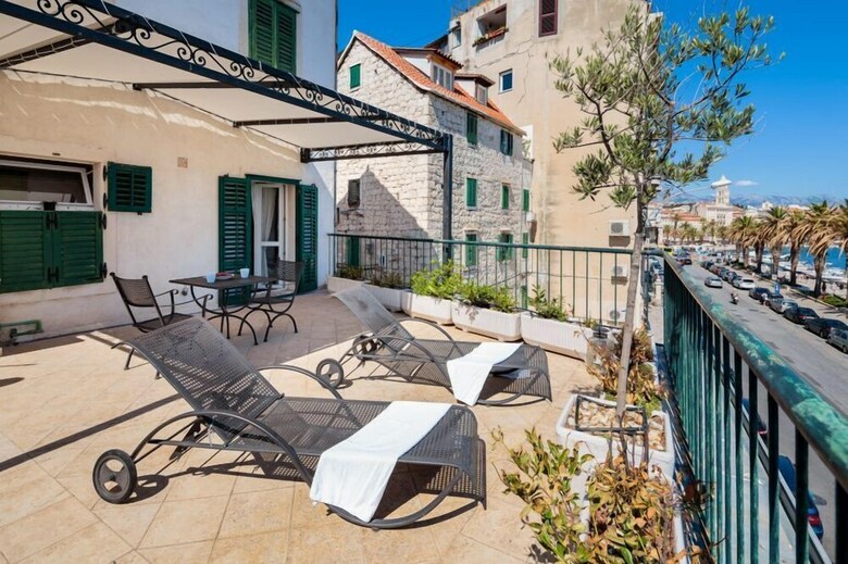 Riva And Diocletian Apartments