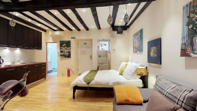 Riva And Diocletian Apartments