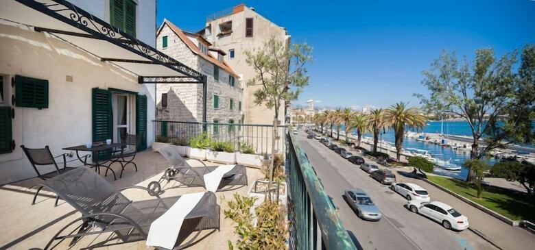 Riva And Diocletian Apartments