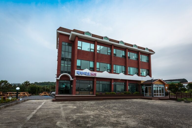 Jeju Wayo Pension