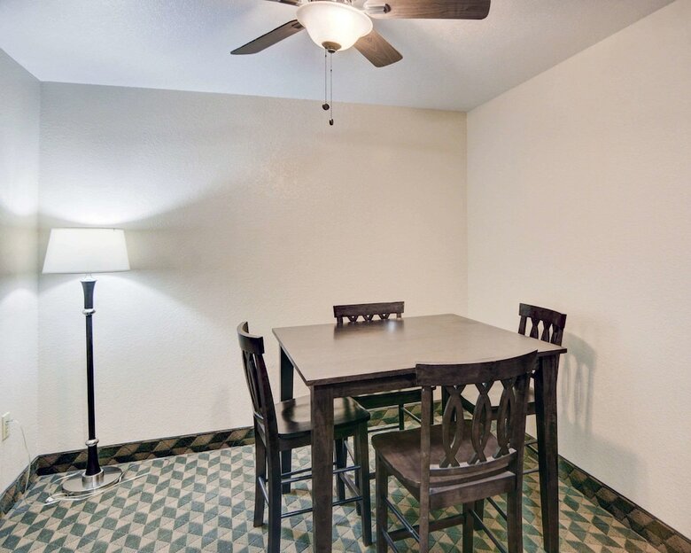 Hotel Comfort Suites