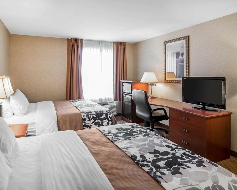 Hotel Rodeway Inn & Suites