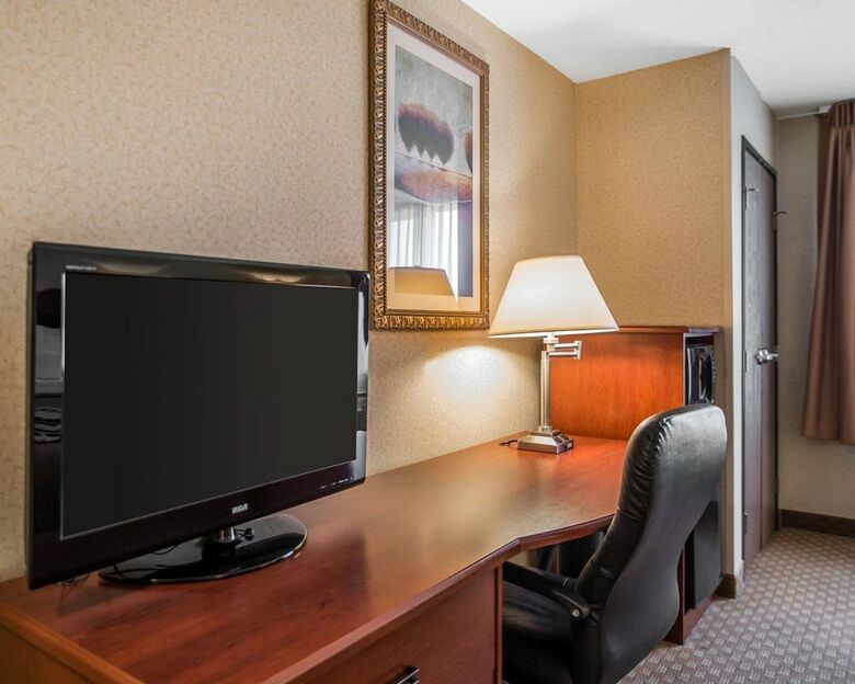 Hotel Rodeway Inn & Suites