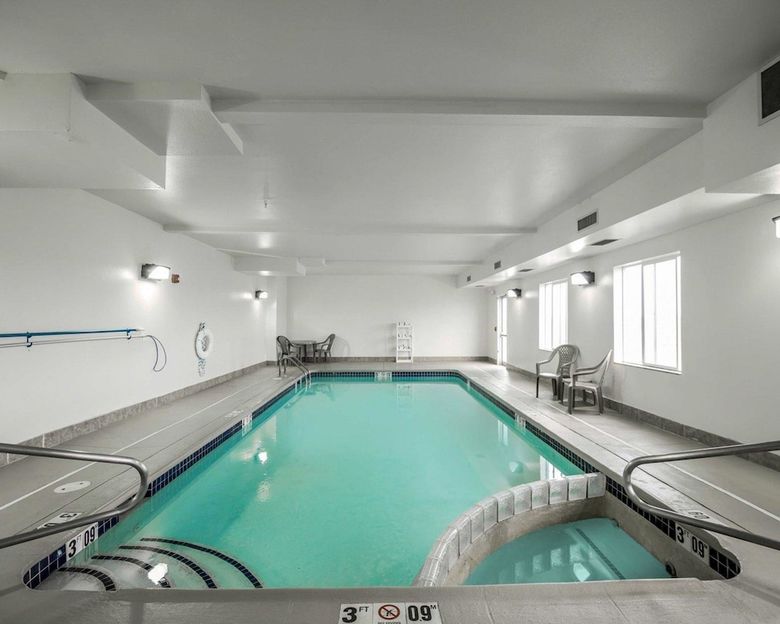 Hotel Rodeway Inn & Suites