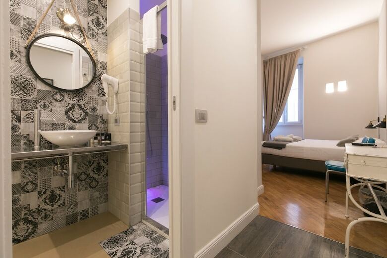 Hotel Trevi Contemporary Suite