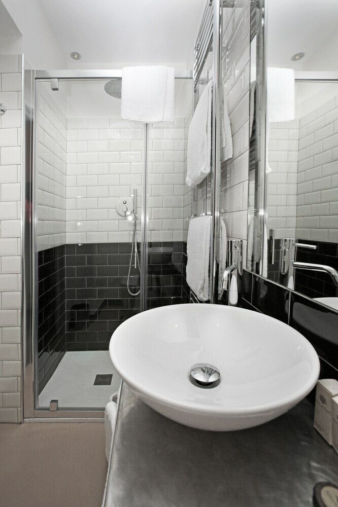 Hotel Trevi Contemporary Suite