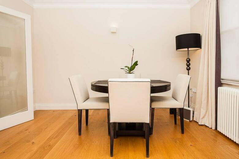 Luxury 2 Bed Mayfair Apartment