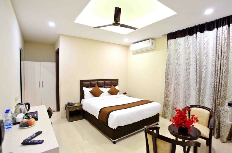 Hotel Nirvana Suites
