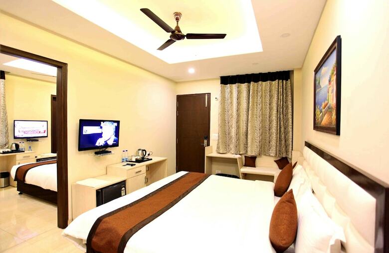 Hotel Nirvana Suites