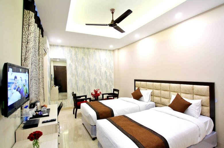 Hotel Nirvana Suites