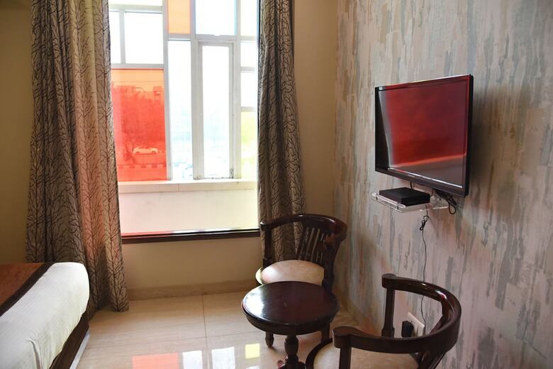 Hotel Nirvana Suites